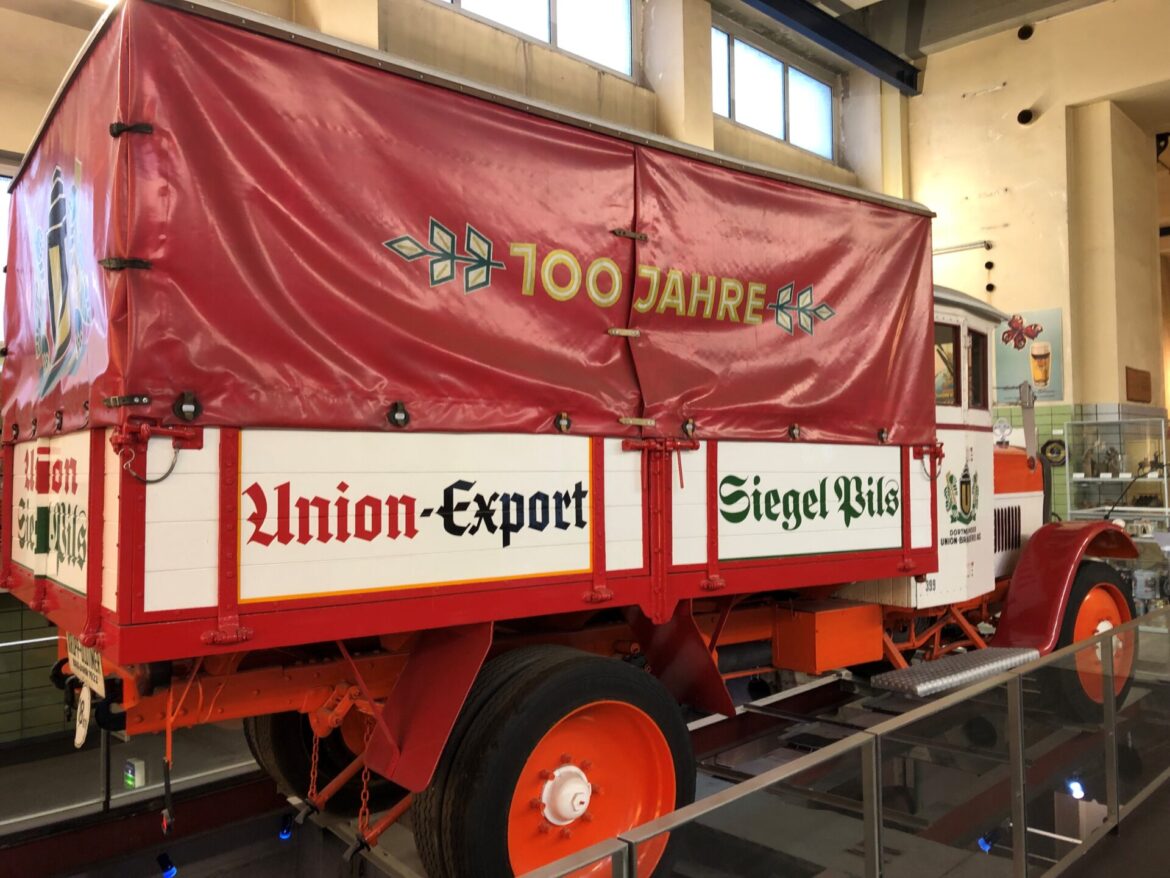 Seit 2006 parkt er dauerhaft im Brauerei-Museum Dortmund: der Lastkraftwagen von 1922, hergestellt von der Krupp AG in Essen.