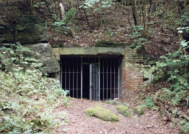 Eingang zur Langen Höhle, ebenfalls von Junkers als Lager genutzt