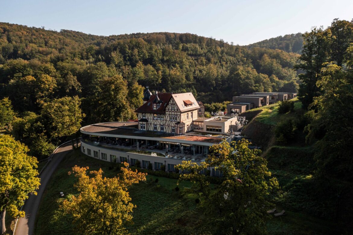 Das Hotel & Spa Suiten FreiWerk PEARLS by Romantik mit dem neuen Anbau der Private Spa Suiten. ©Ritter von Kempski Privathotels