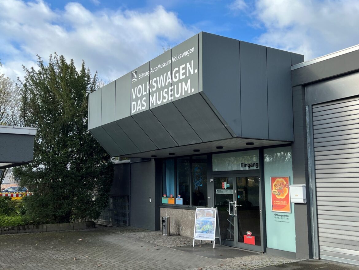 Eingang in das AutoMuseum Volkswagenwerk in Wolfsburg