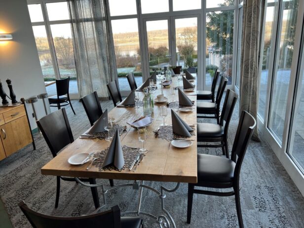 Stilvoll und modern eingerichtetes Restaurant „Anthrazit“im Lindner Hotel am wiesensee im Westerwald.
