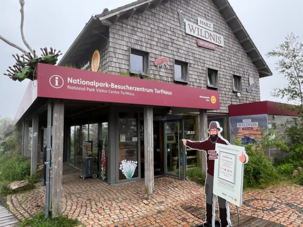 Außenansicht Nationalpark-Besucherzentrum Torfhaus. Die Natur des Harzes spannend in Szene gesetzt.