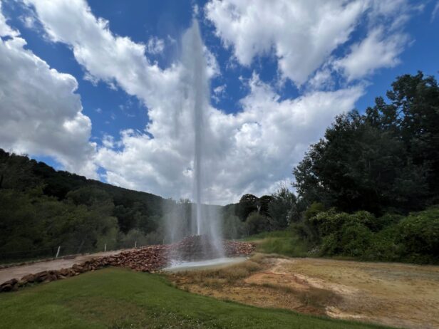 Ein Naturschauspiel der besonderen Art: der Geysir in Andernach.