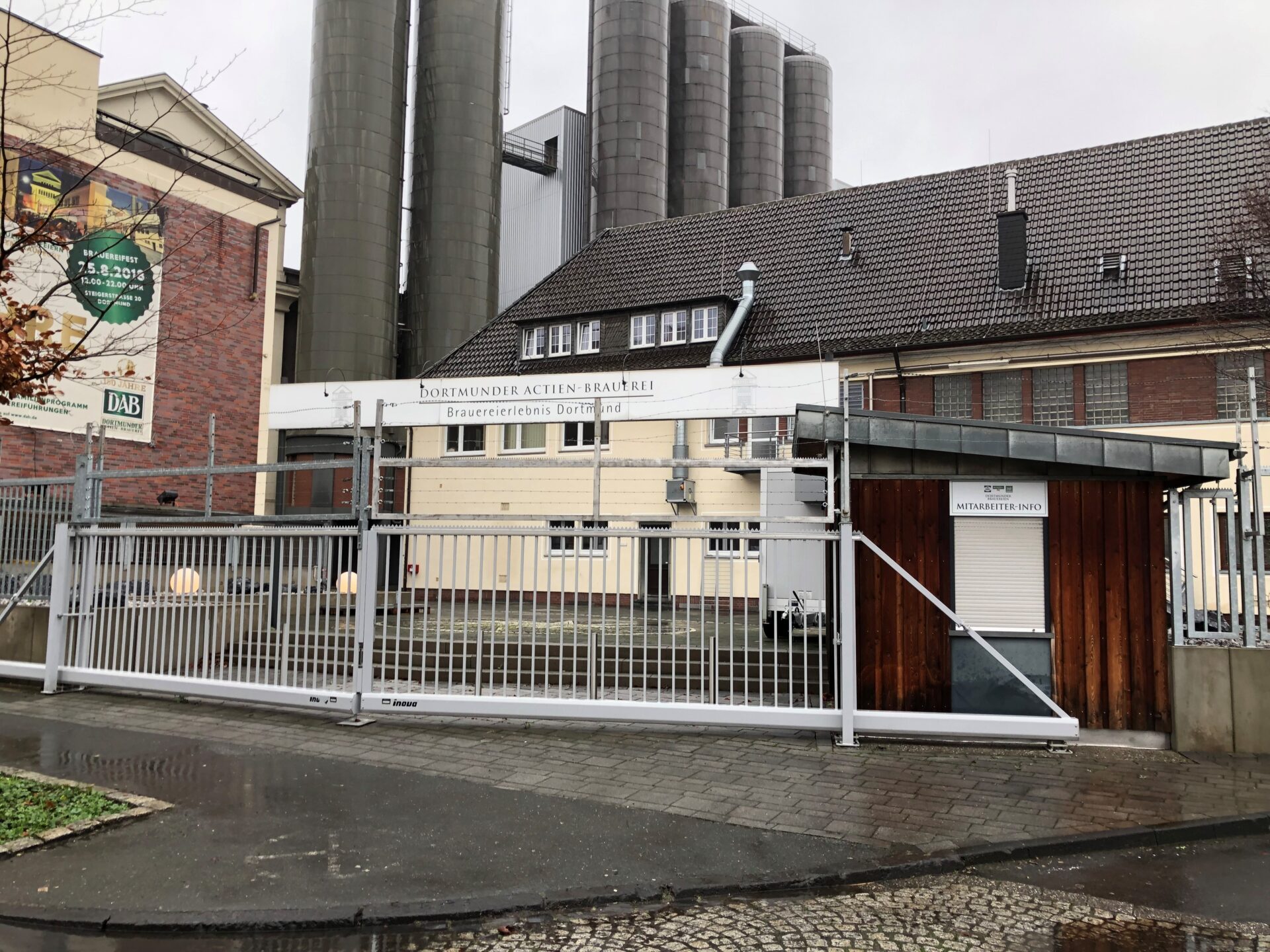 Das Brauerei-Museum in Dortmund verfügt über eigene, hinreichende Parkplätze auf dem Brauereigelände. Von dort sind es nur wenige Schritte zum Haupteingang.
