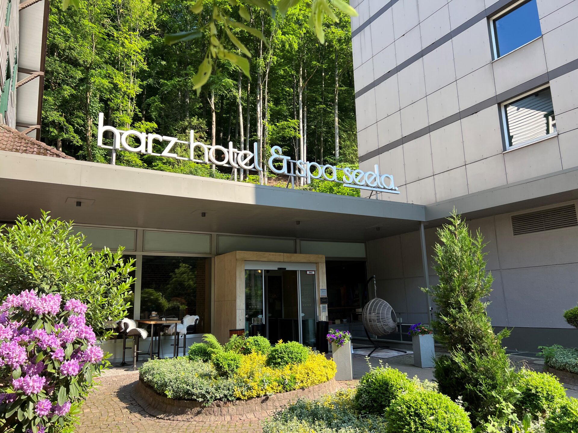 Das Hotel Seela liegt zentral in Bad Harzburg und bietet somit eine ideale Ausgangslage für zahlreiche Aktivitäten und Sehenswürdigkeiten in der Umgebung.
