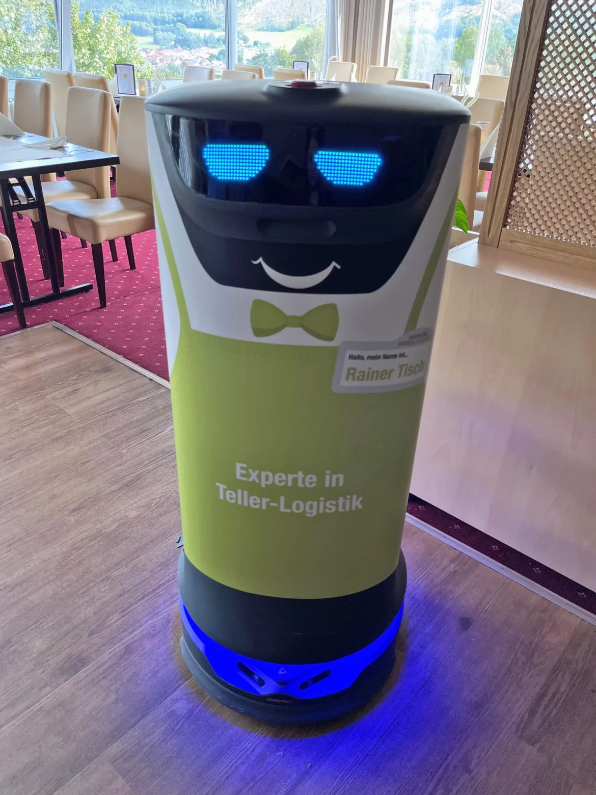 Service-Roboter bei den AHORN-Hotels erfolgreich im Test.