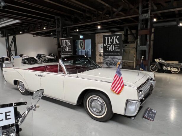 Lincoln Continental von John F. Kennedy in der Dauerausstellung im  Loh Automuseum.