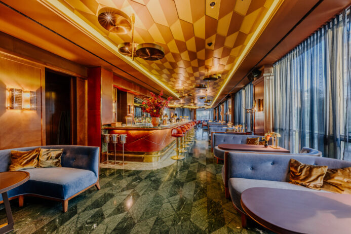 Die LANG BAR im Waldorf Astoria Berlin ist ein Hotspot und Treffpunkt für jedermann.Bild:  newpic photography toni kretschmer
