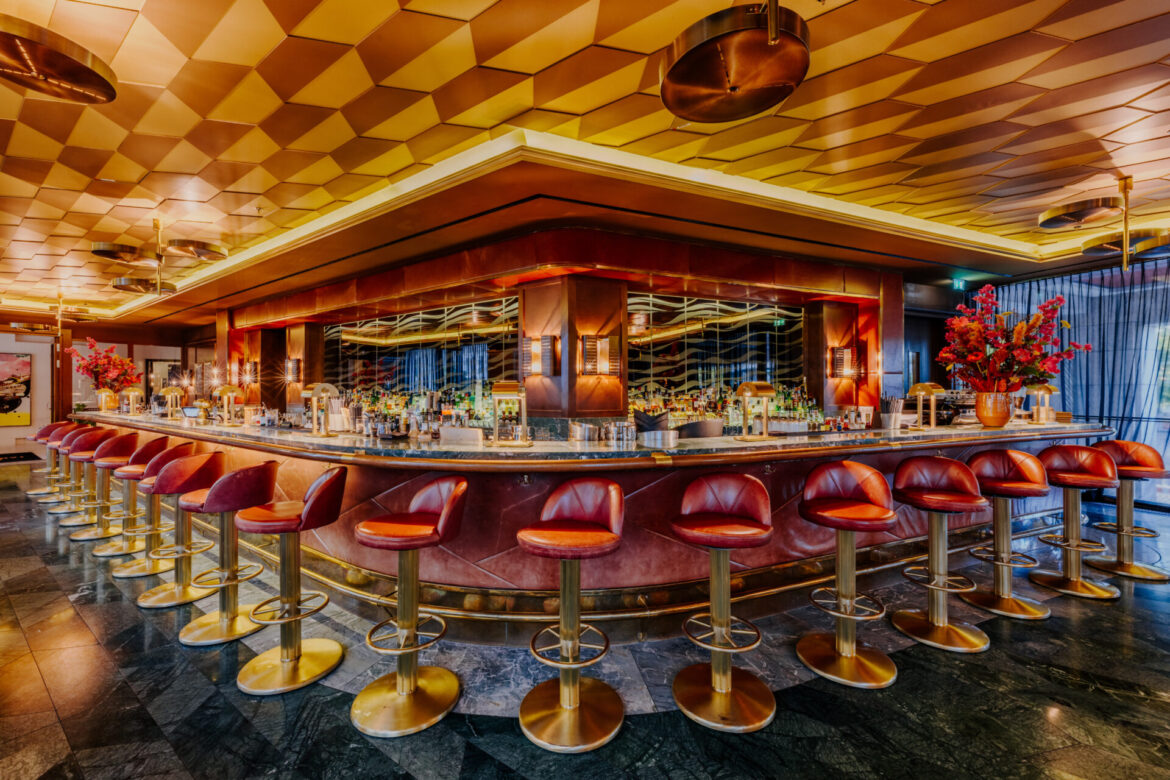 Die Lang Bar im Hotel Waldorf Astoria in Berlin. Einer der Hotspots von Berlin. Bild: newpic photography toni kretschmer