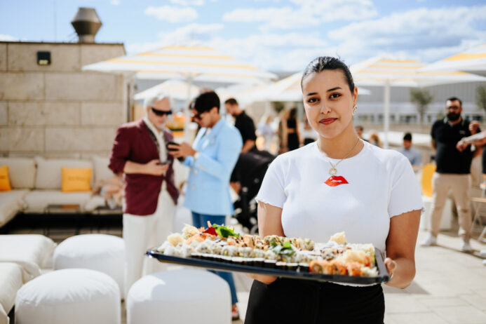 Besuchen Sie uns und erleben Sie die einzigartige Atmosphäre der Serenity Rooftop Terrasse. Ein Highlight, das Sie nicht verpassen sollten. Bild: newpic photography toni kretschmer rooftopterrasse8