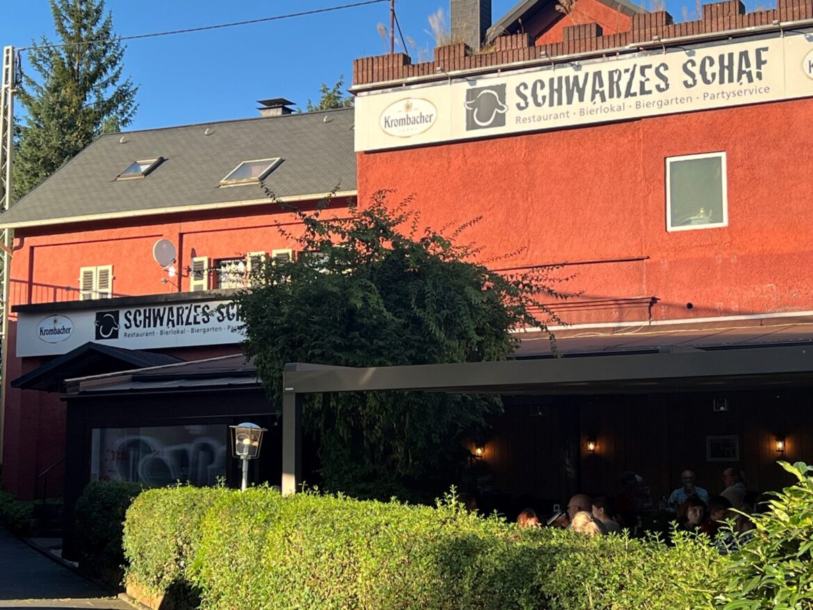 Blick auf das Kult-Restaurant Schwarzes Schaf in Siegen-Weidenau.