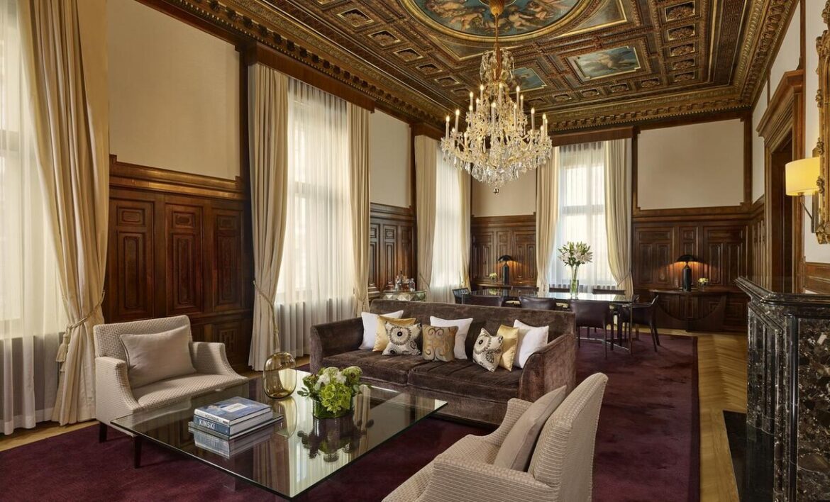 Exklusives Erlebnis im Schloss Belvedere mit luxuriösem Aufenthalt im The Ritz-Carlton, Vienna