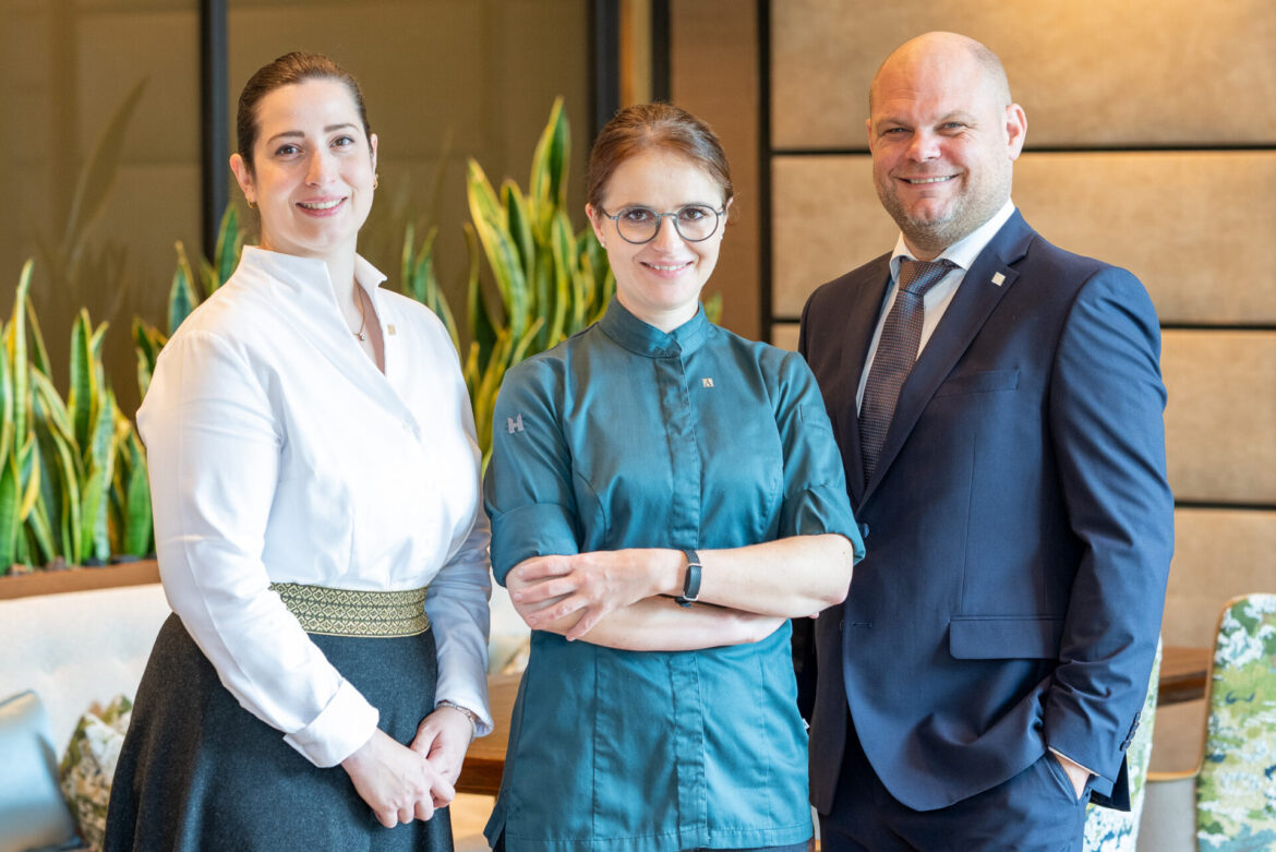 Das Team im Restaurant Überfahrt wächst: Marie Christin Baunach, Cornelia Fischer und Johannes Gahberger (v.l.n.r.)