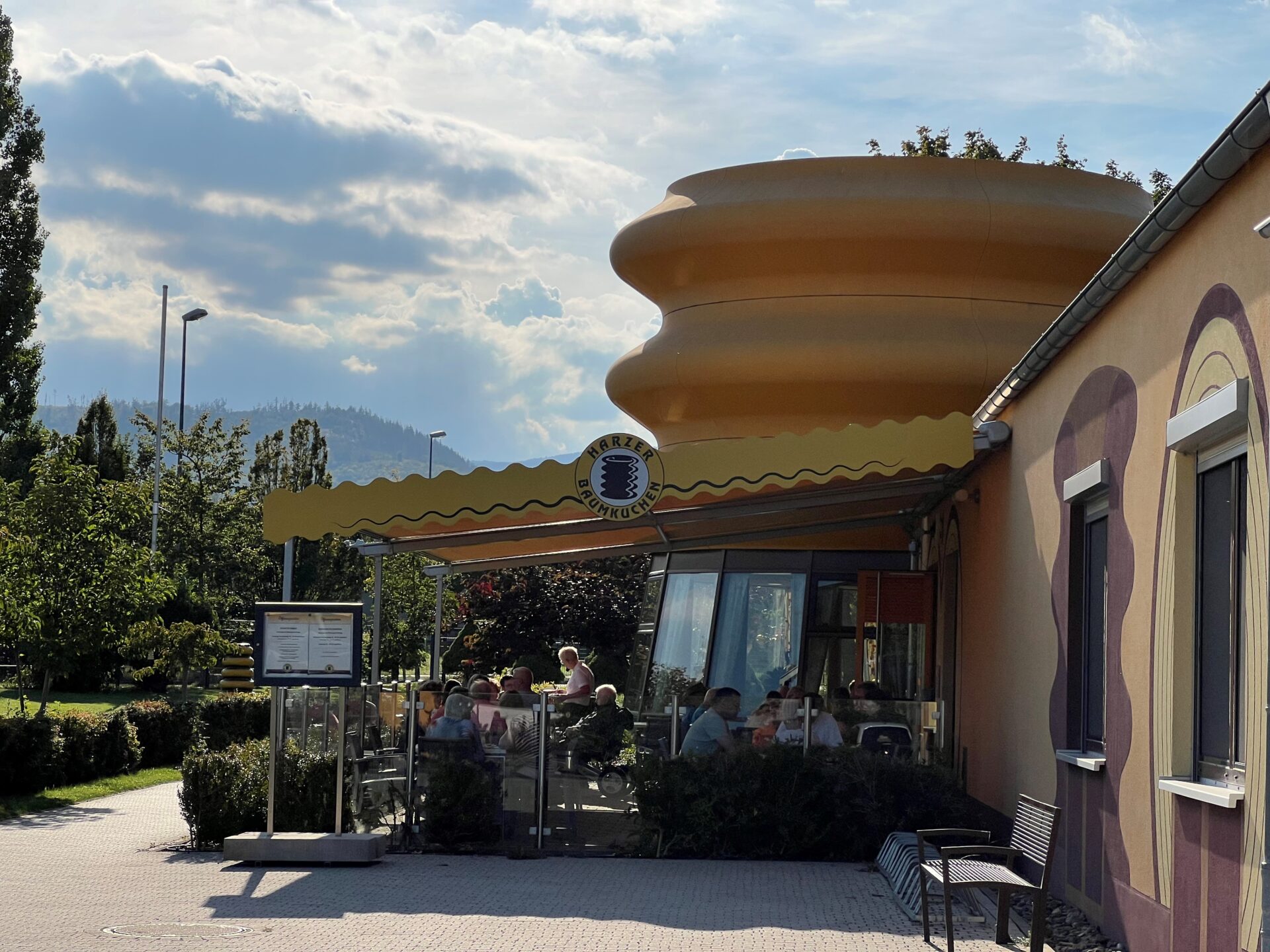 Mit seinen Innen- und Außenplätzen bietet das Baumkuchenhaus Wernigerode Platz für etwa 100 Gäste.